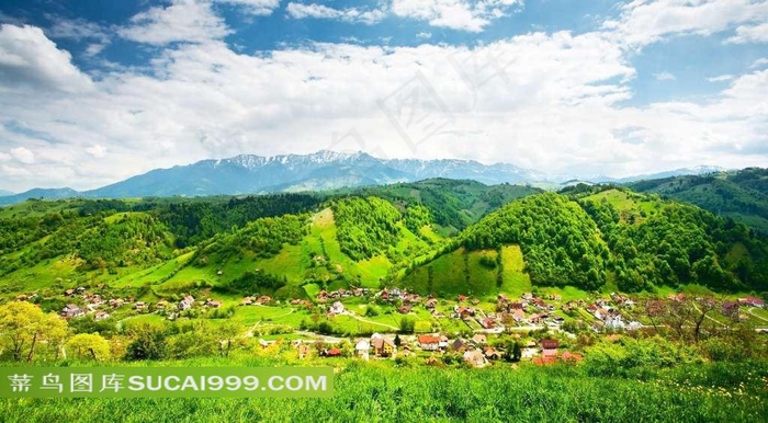 超级漂亮的绿色小村庄田园风光风景图片