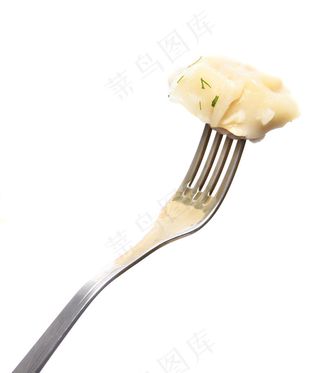 叉子叉饺子特写图片