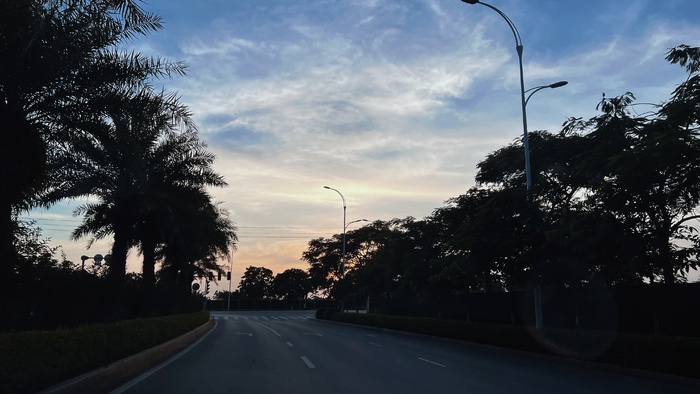 傍晚时分  下班途中路遇满天晚霞