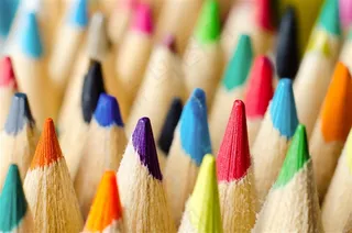 五彩缤纷的彩色铅笔特写高清图片
