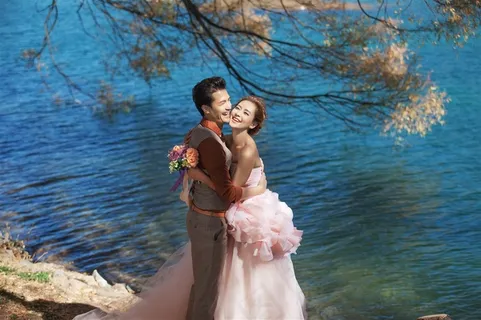 云南丽江情侣婚纱外拍摄影特写