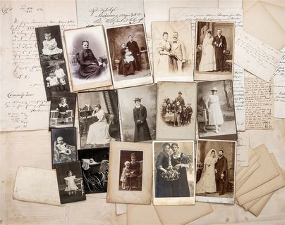 一组排在一起的老照片