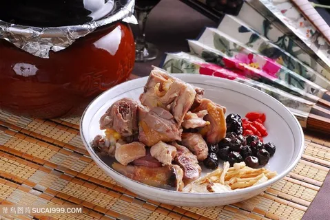 汤药膳煨土鸡 汤药膳煨土鸡