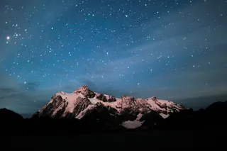 天空山峰高清图片