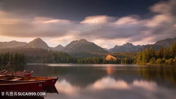 湖畔木船风景画壁纸 湖畔木船风景画壁纸
