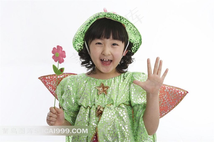 拿鲜花戴帽子的甜美女孩