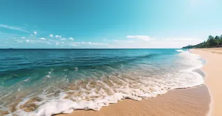 沙滩旁边的一大片水域的照片极简主义蔚蓝的水波海浪海洋的摄影图