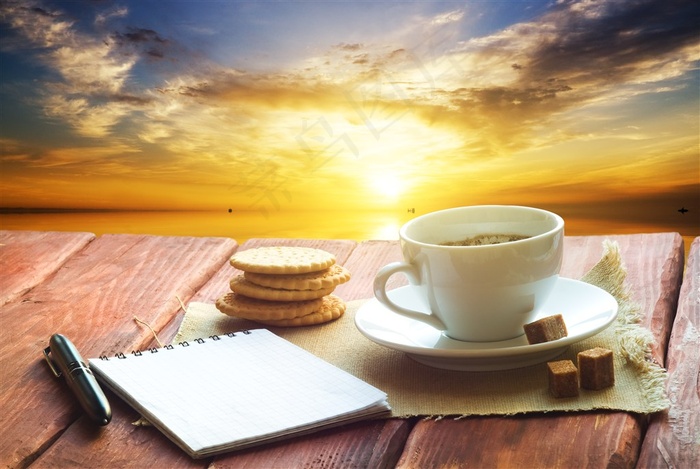 夕阳下的咖啡