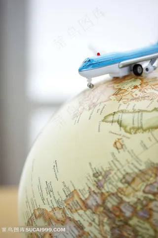 地球仪上的飞机模型
