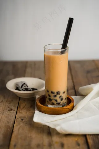 清爽夏季果汁饮品摄影照片