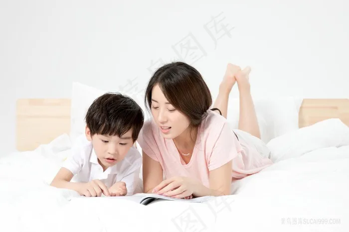 小男孩 幸福家庭 温馨家庭 温馨 职业女性 妈妈