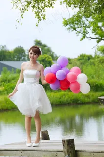 白色婚纱美女新娘户外高清写真图 白色婚纱美女新娘户外高清写真图