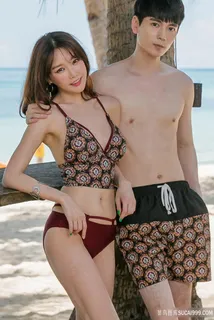韩国情侣泳装写真图片 韩国情侣泳装写真图片