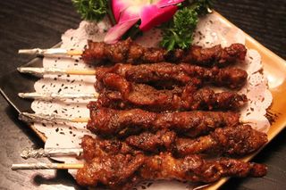 烧烤美食烤肉街边小吃油炸烤牛肉串