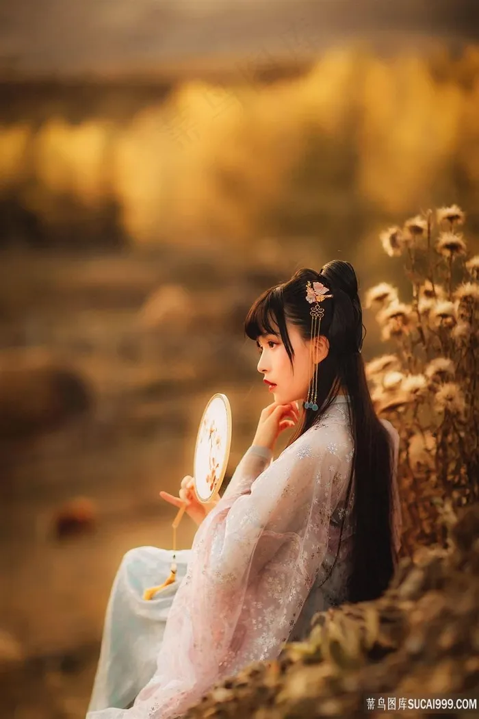 户外写真古装汉服美女图片