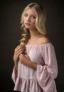 穿睡衣微胖欧美美女图片