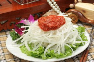 鱼籽酱拌茎白 (1)