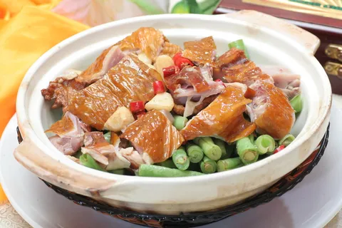 云豆角焖腊鸡 (3)