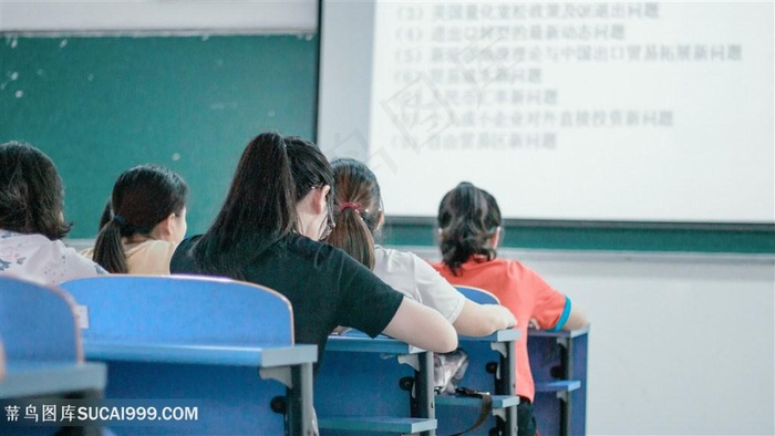 教室里上课的同学们