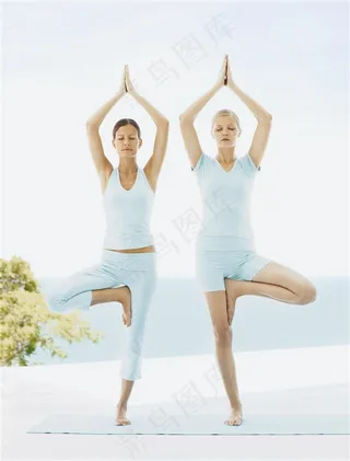 两个瑜伽美女