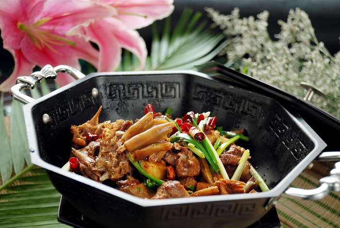 干锅美食焖锅湘菜麻辣香辣纸锅干锅啤酒鸭