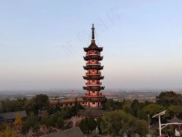 尖尖的塔。
