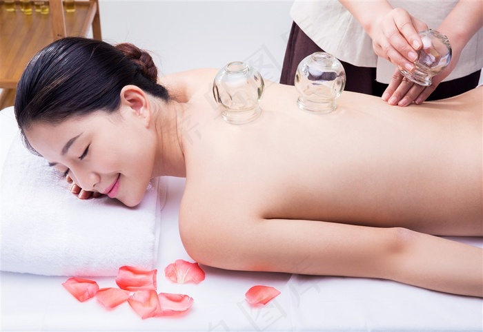 在拔火罐的美女高清图