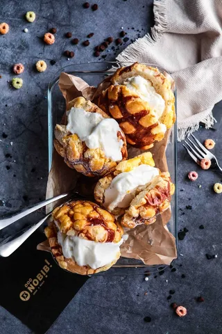 蛋糕店小蛋糕慕斯美食甜品图片