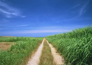 蔚蓝色的天空干净美图素材