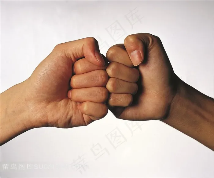 对碰的双手拳头素材图片