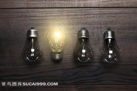 木板上的灯泡