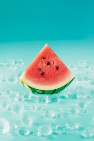 清凉西瓜水果冰块夏日背景