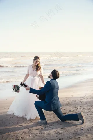 海边外景婚纱摄影图片