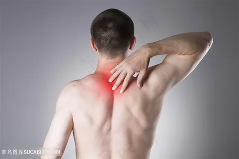 背部难受疼痛的男士高清图片