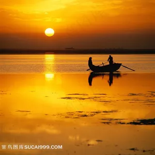 黄昏海边划船的人风景图片 黄昏海边划船的人风景图片