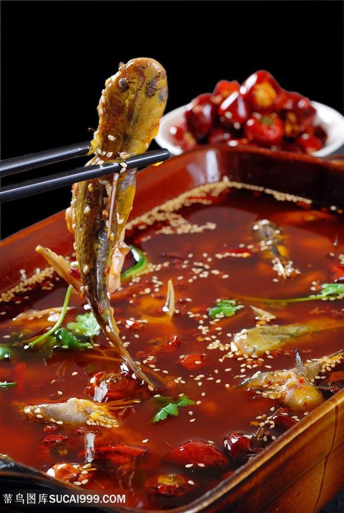 大热香辣黄辣丁中华美食摄影图