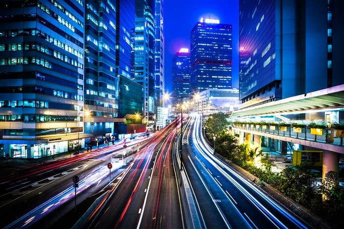 繁华的都市光束夜景