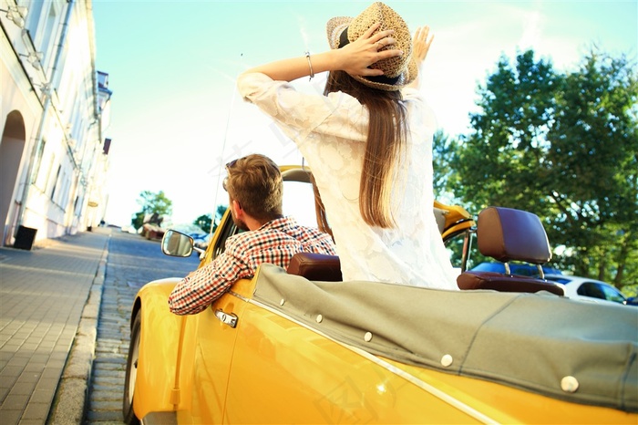 度蜜月的夫妻背影高清摄影图片