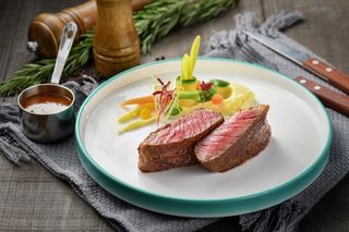 炙烤皇家霜降牛小排 (1)