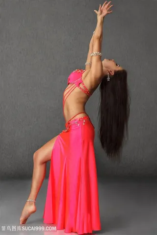 红色性感舞服印度美女图片