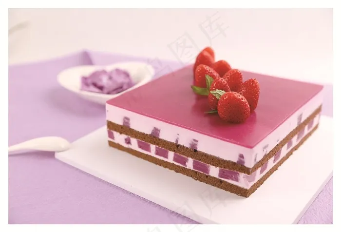 草莓夹心蛋糕