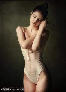 穿蕾丝紧身服的欧美美女图片