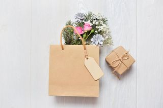 情人节圣诞节母亲节新年情侣亲人送礼物场景(12)