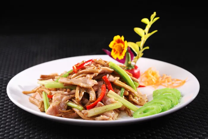 R02539茶树菇炒爽肉
