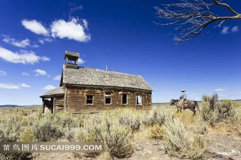 草原上的木屋摄影