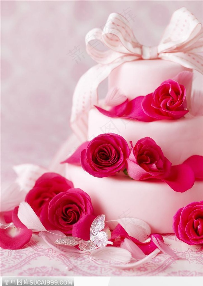 红色玫瑰花和蛋糕