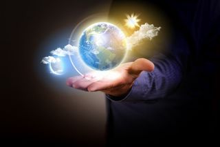 商业人士手中托着的地球模型