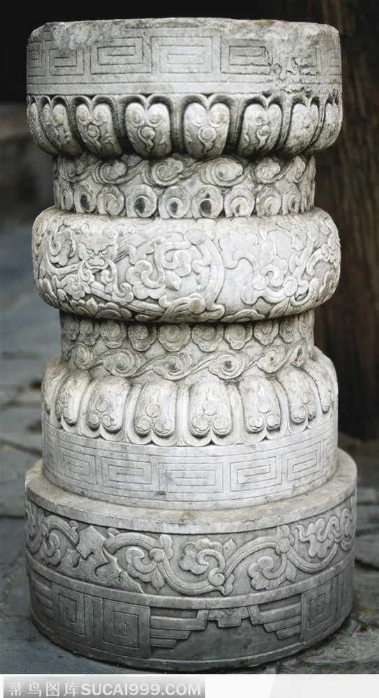 中华石雕柱纹-盘转的龙纹