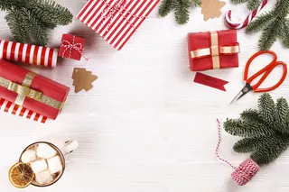 圣诞节垂直画幅场景圣诞装饰圣诞球棉花糖手工包装礼物盒(96)