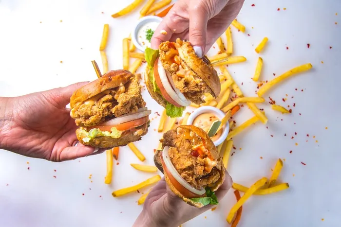 黄色美味汉堡摄影素材